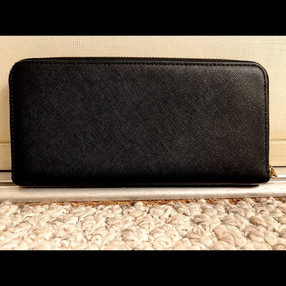 Michael Kors zipper Wallet - Picture 3 of 4